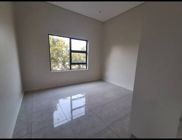 4 BEDROOM HOUSE FOR SALE IN PALM LAKES ESTATE